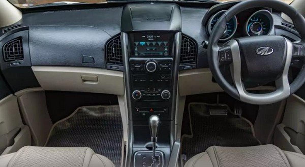 2018 mahindra xuv500 interior dashboard