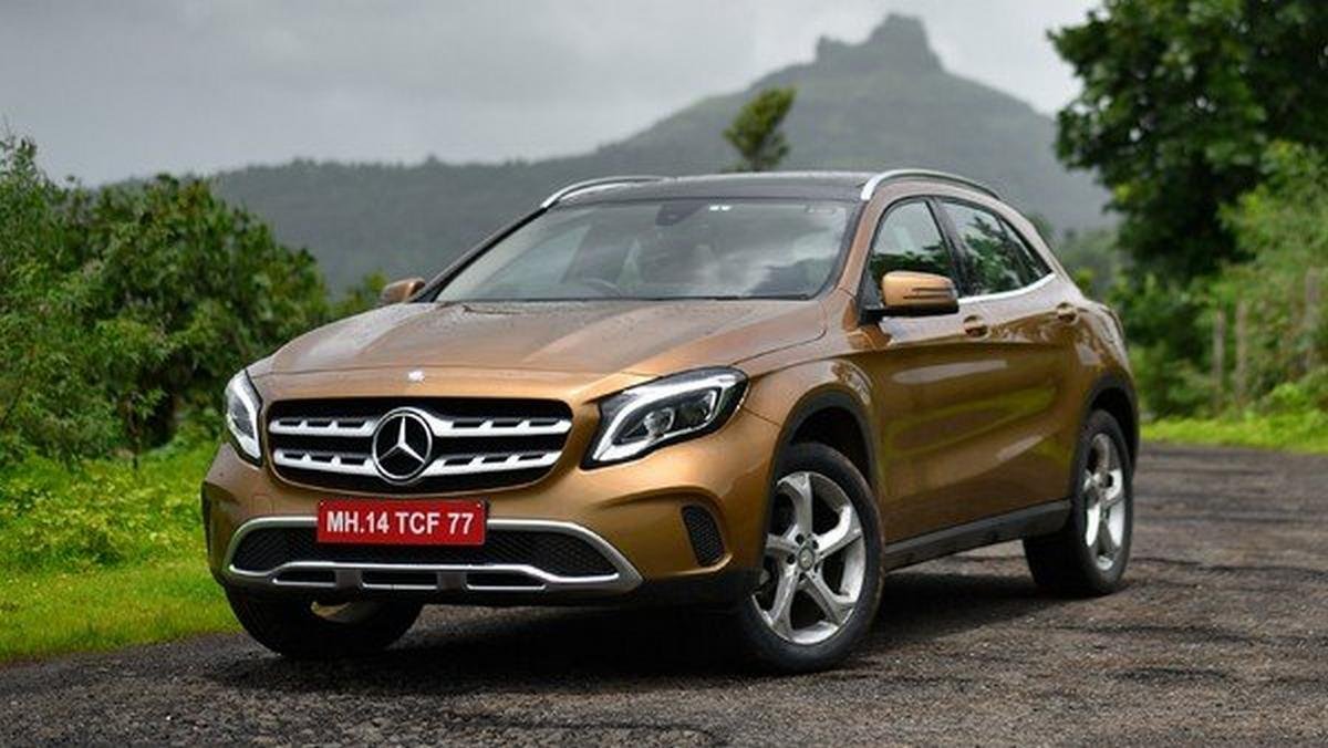 2018 mercedes-benz gla brown front angle