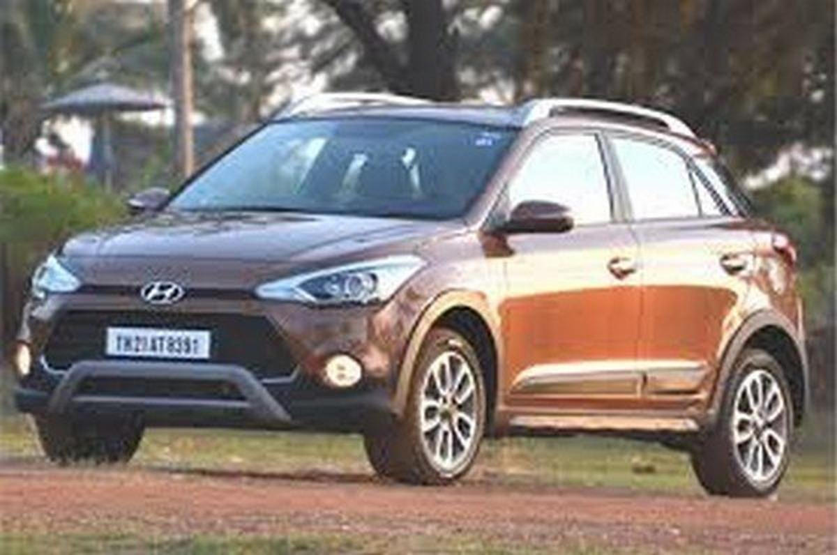 hyundai i20 active brown front angle