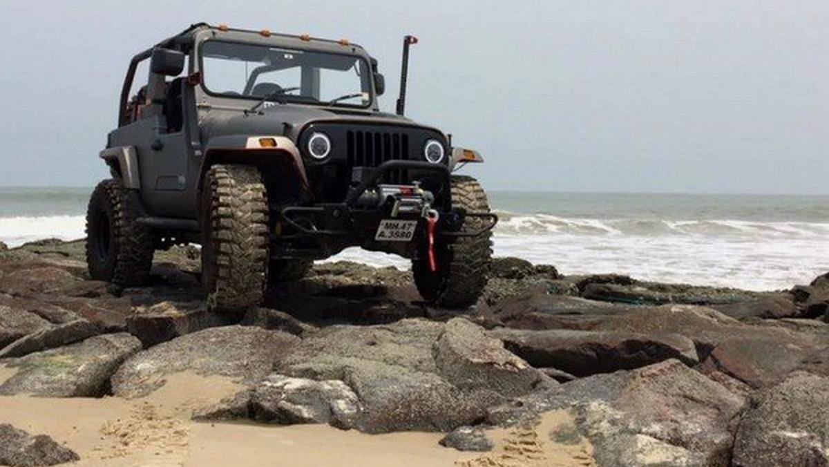 Mahindra Thar Daybreak brown on the cliff