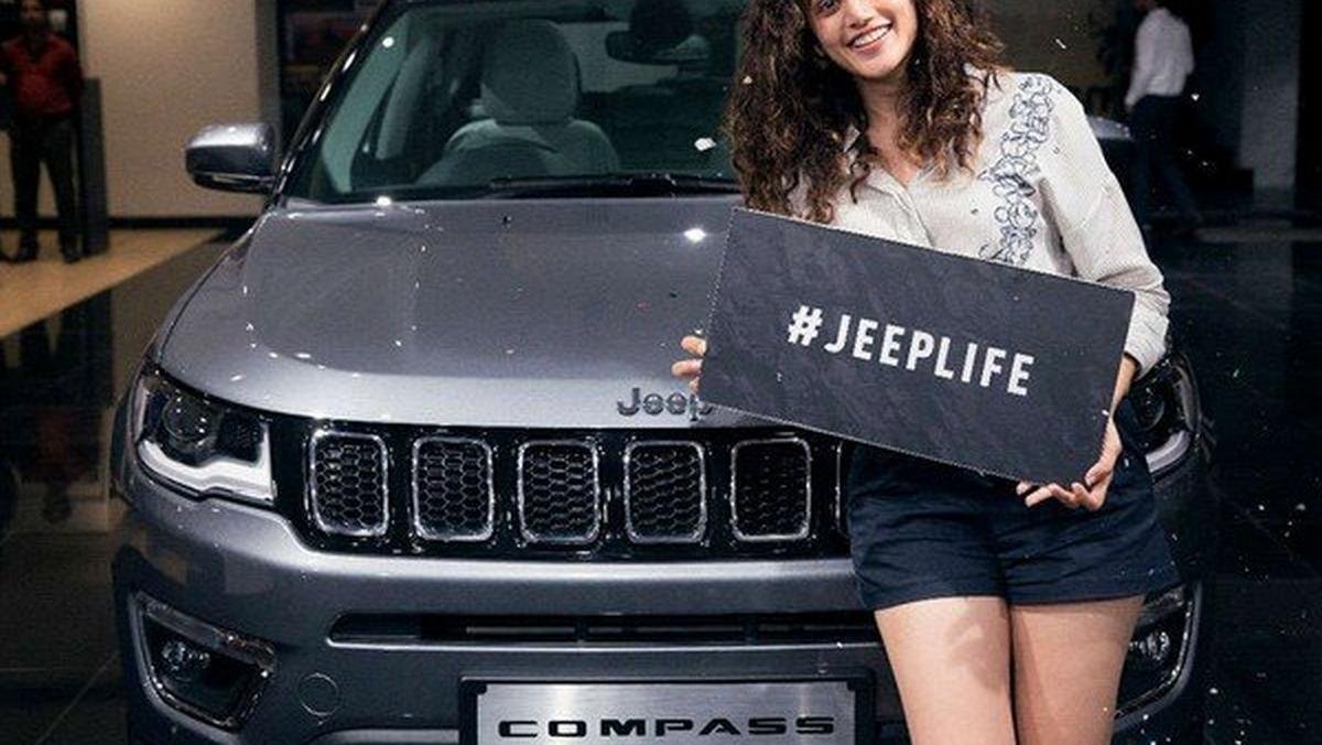 taapse pannu jeep compass grey front