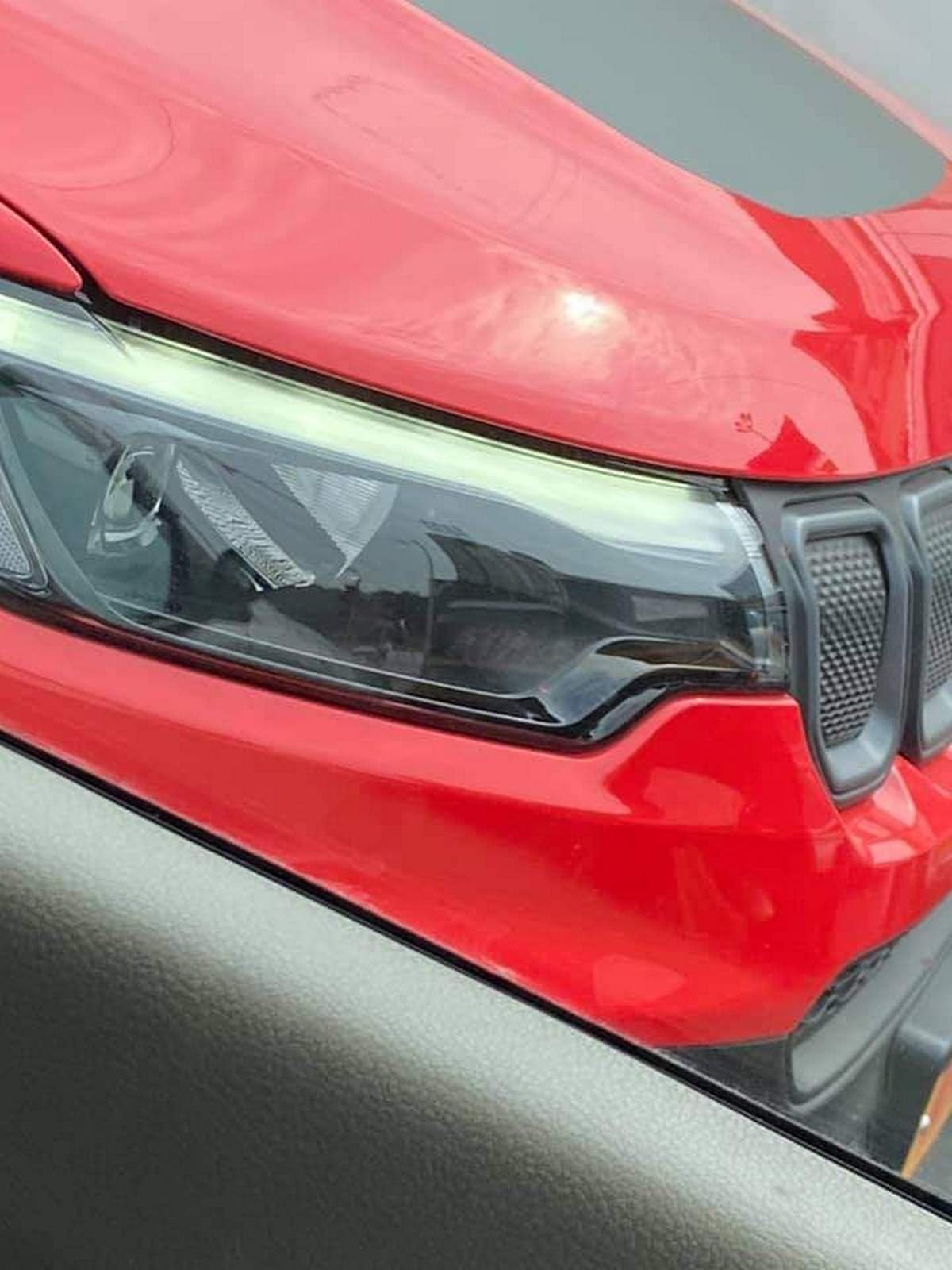Front-headlamp-of-2021-Jeep-Compass