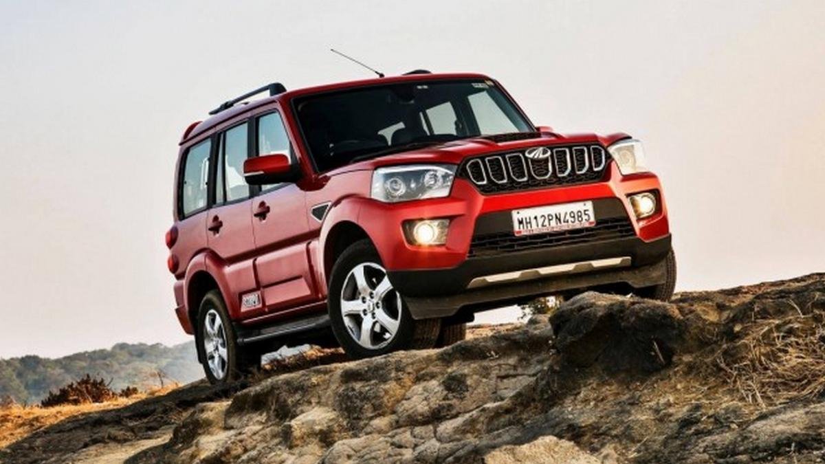 Mahindra Scorpio 2018, red colour, front angular look