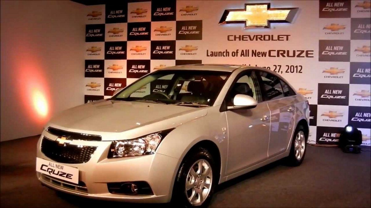 Front-side-look-of-Chevrolet-Cruze