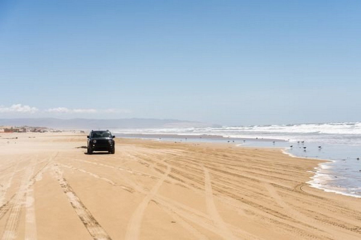 A car next to the shoreline