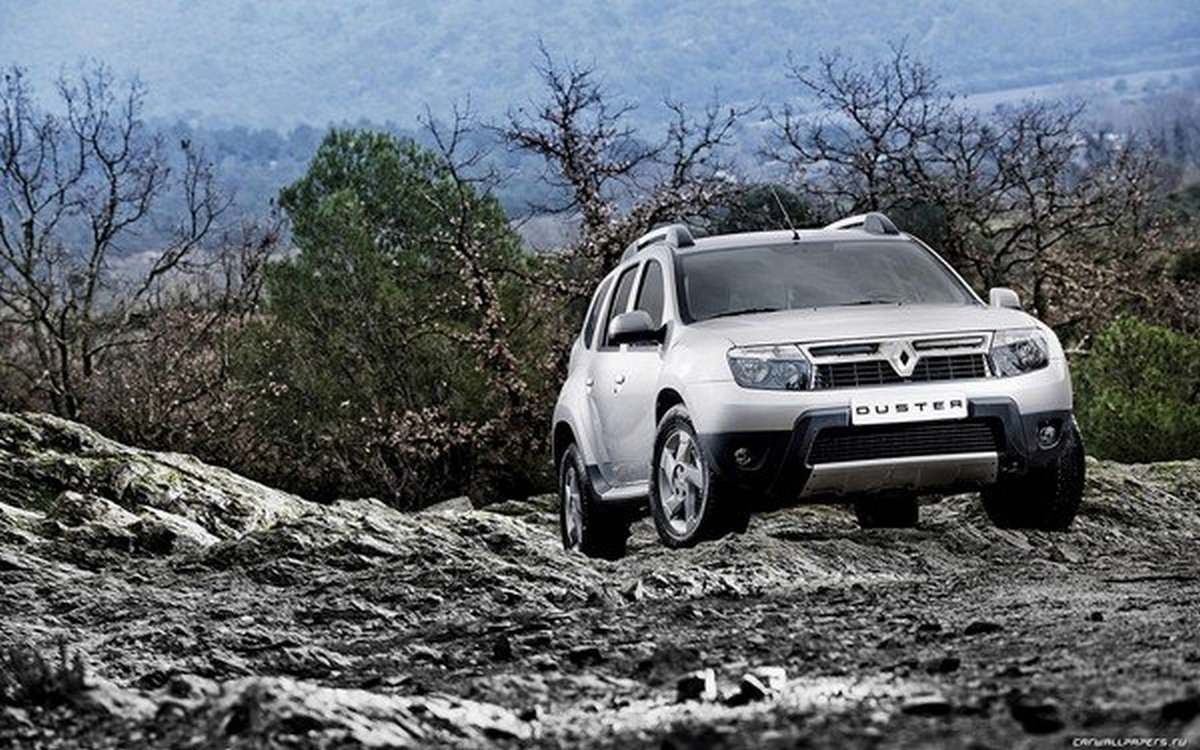 Renault Duster off-road white front