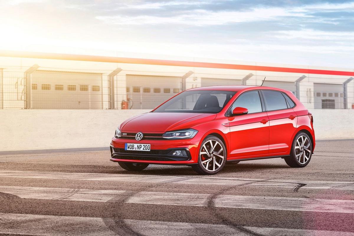 2018 volkswagen polo red front angle