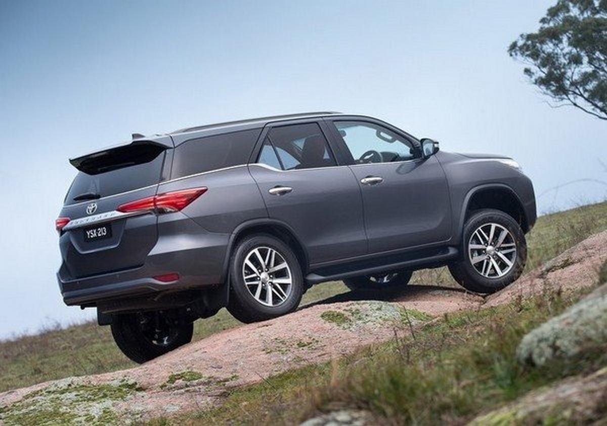 2019 toyota fortuner black rear angle