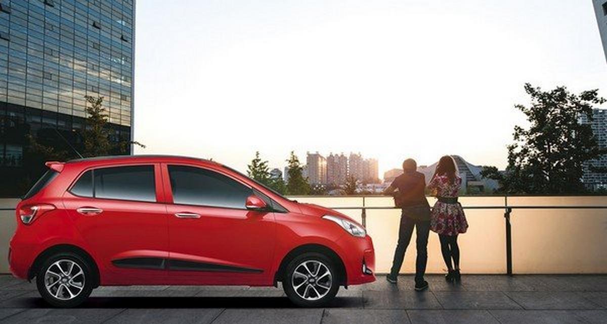 hyundai grand i10 red side angle