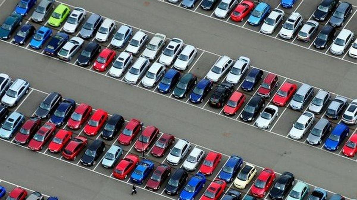 Parking lot with lots of cars
