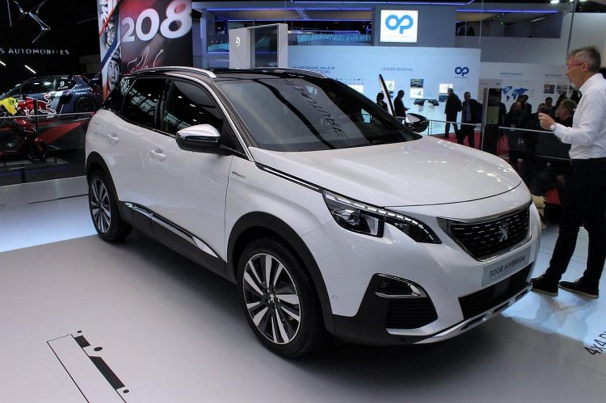 peugeot 3008 front three quarters right side