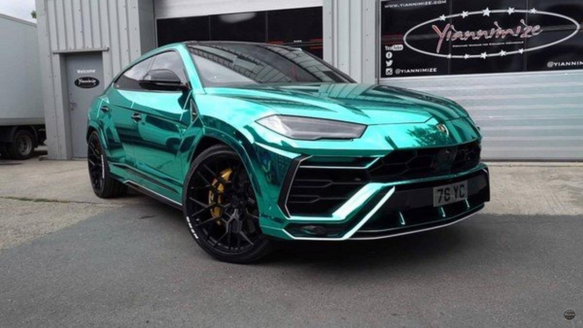 2019 Lamborghini Urus, torquoise chrome colour