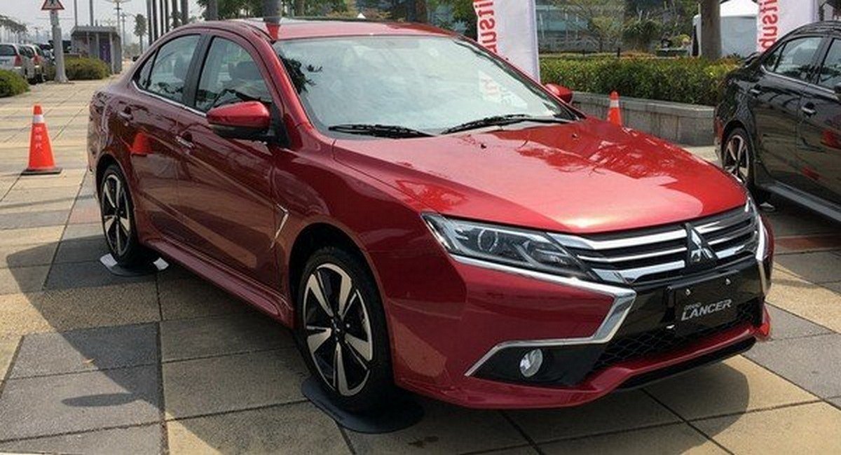 2017 mitsibishi lancer red front angle