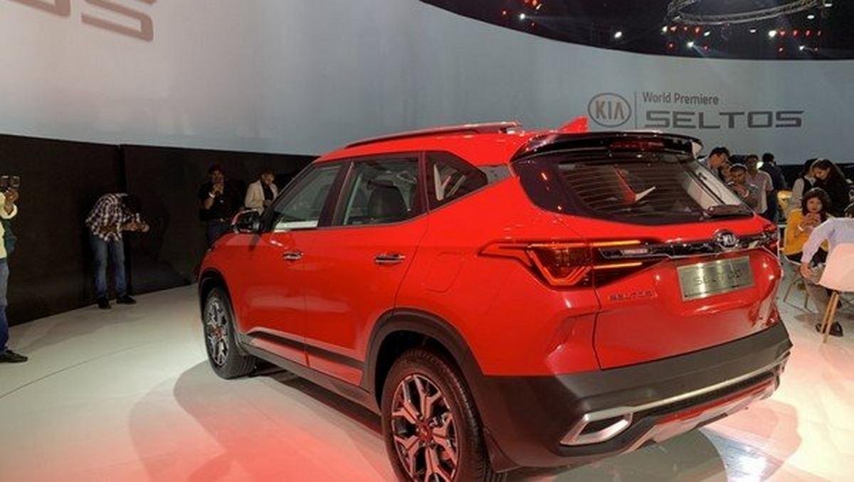 2019 kia seltos red rear angle