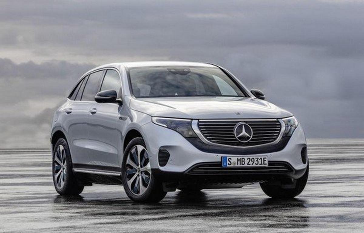 Mercedes EQC 2020 silver angular look