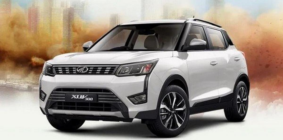 2019 Mahindra XUV300 AMT white angular right featured