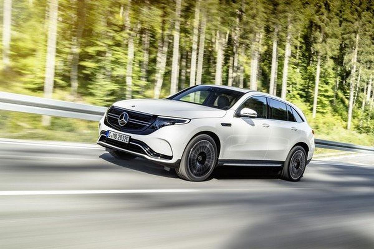 Mercedes EQC 2020 white right view running