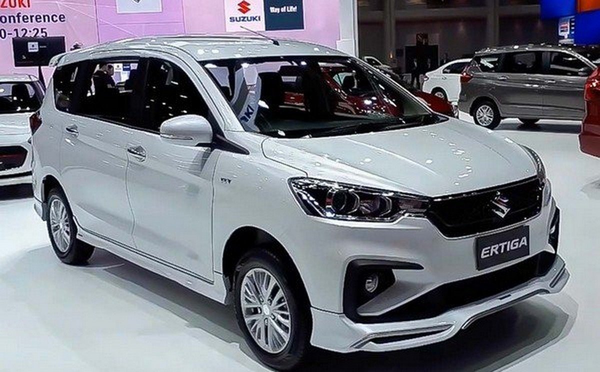 Suzuki Ertiga Sport white angular left