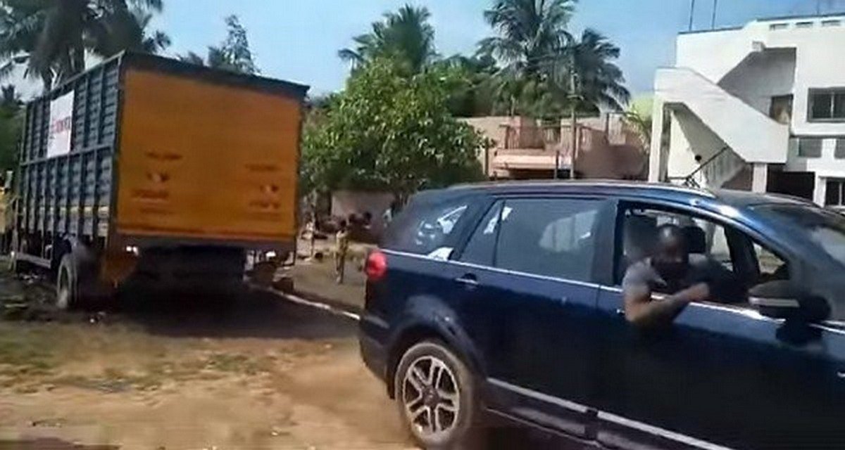 tata hexa rescue a stuck truck