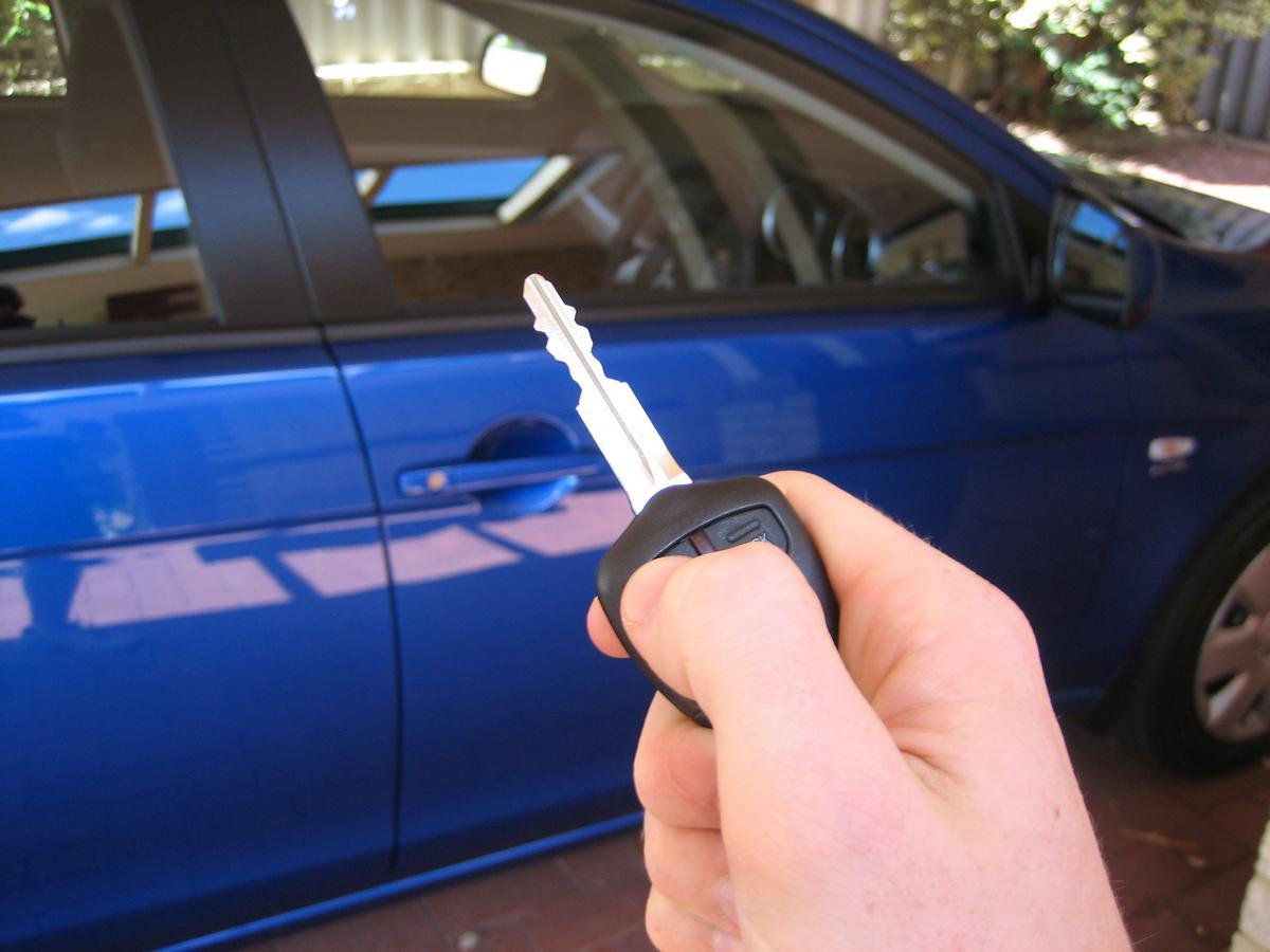 traditional car key image