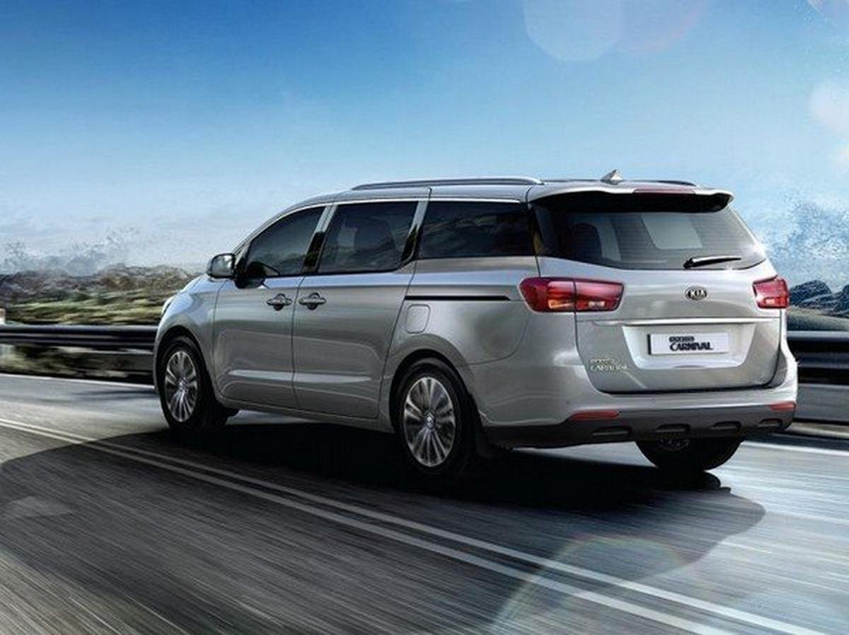 kia carnival silver rear angle