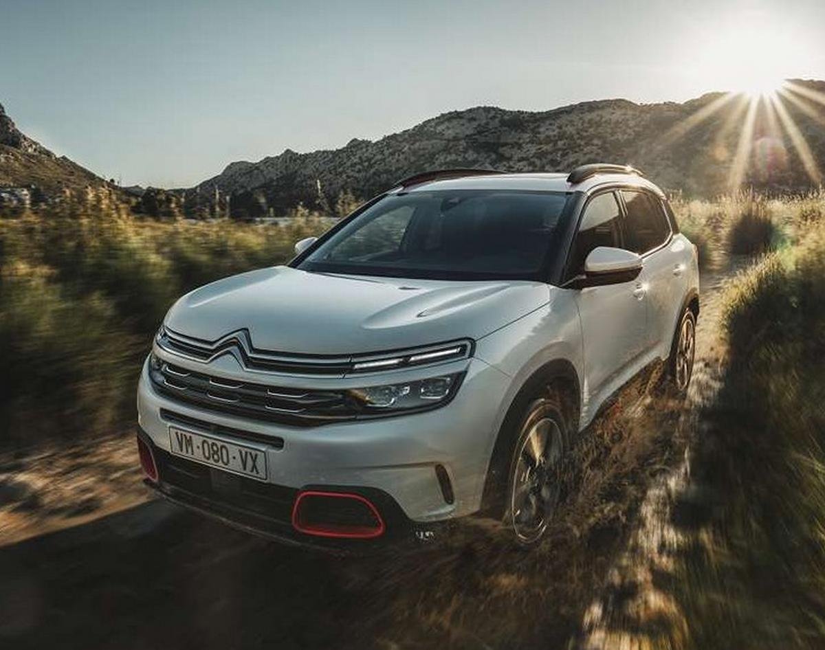 Citroen c5 aircross white colour front angle