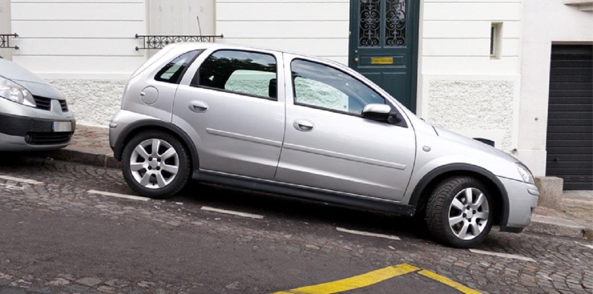 Use This Trick When Parking Your Vehicle On An Incline