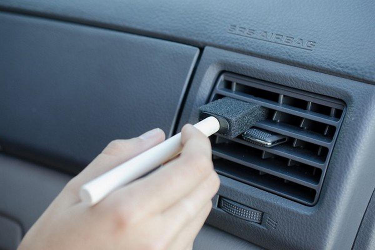 foam brush for cleaning air vents
