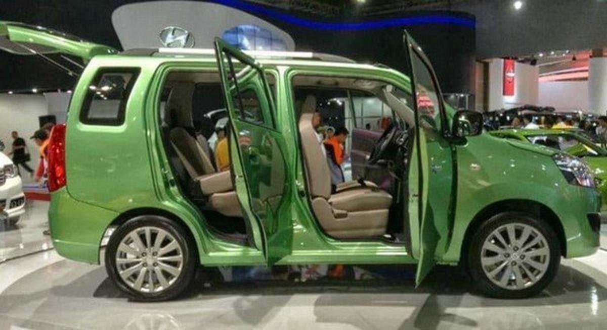 7-seater Maruti Suzuki Wagon R green colour side profile