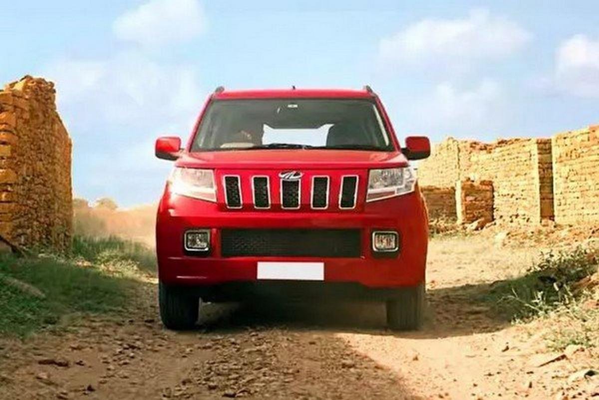Mahindra TUV300 2019 red color front look