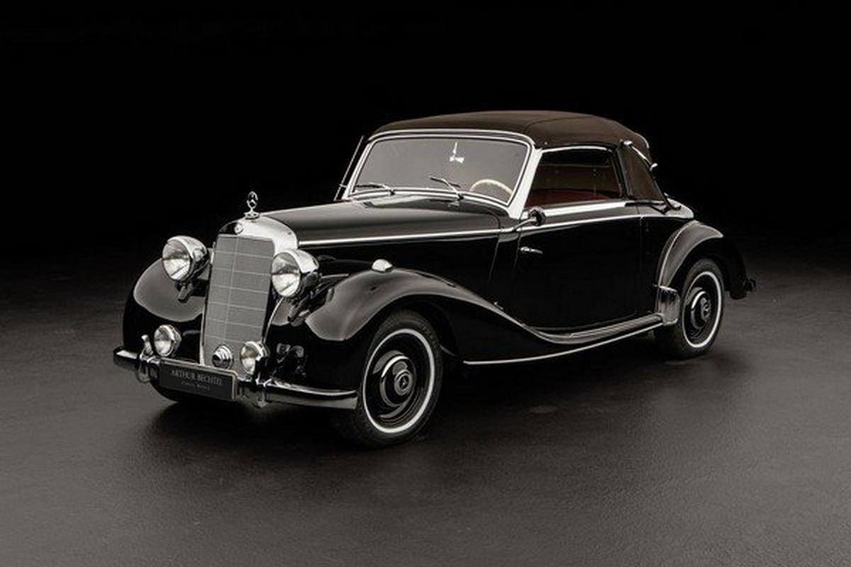 Mercedes-Benz 170S black front face with black background
