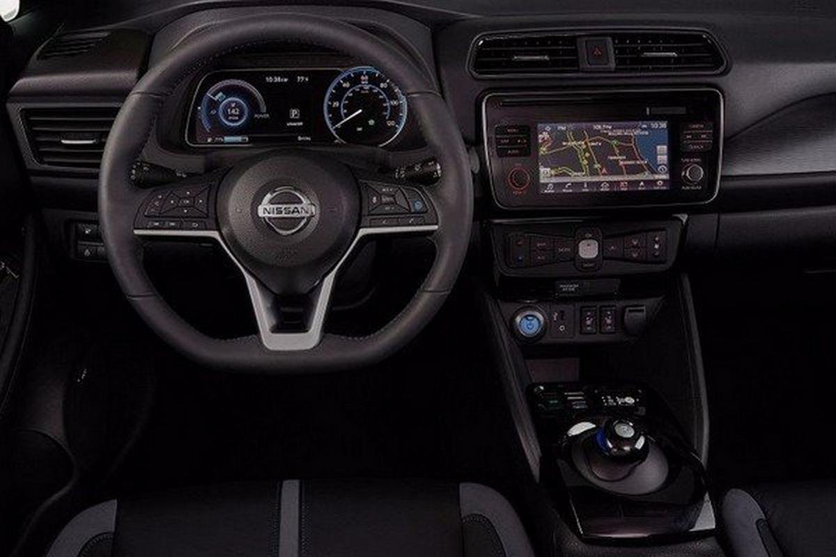 2018 Nissan Leaf dashboard