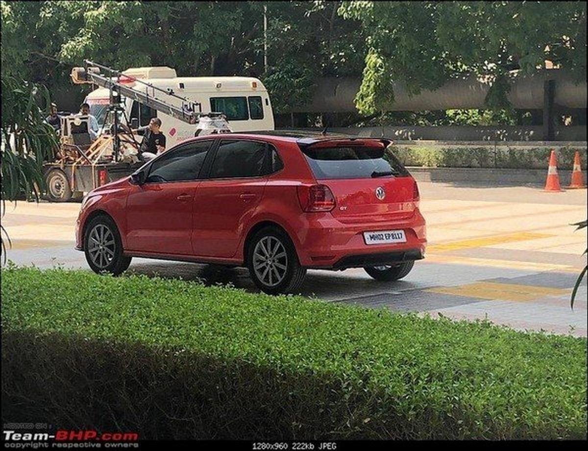 2019 vw polo red rear angle