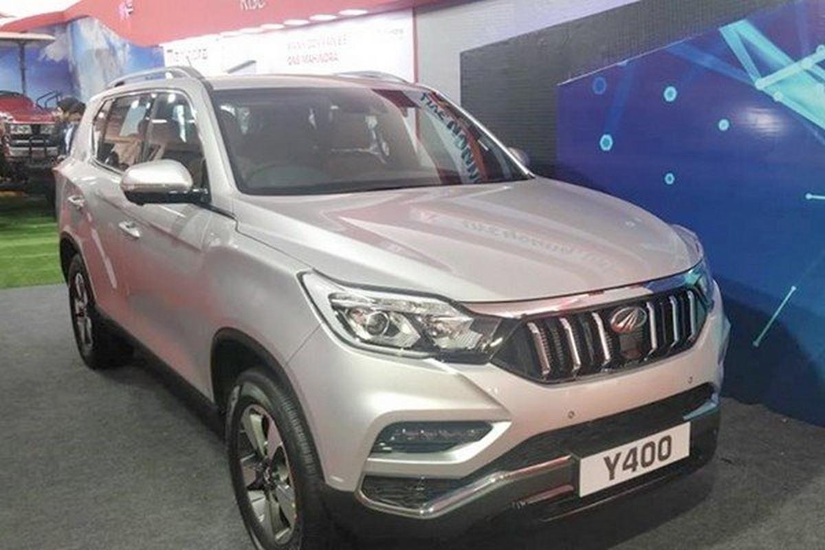 Mahindra Alturas G4 at showroom silver color