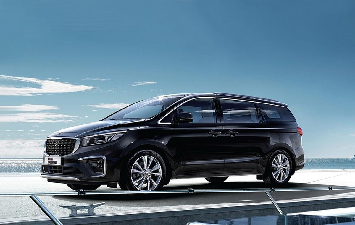 kia carnival black side angle