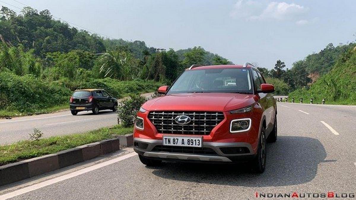 2019 hyundai venue red front angle