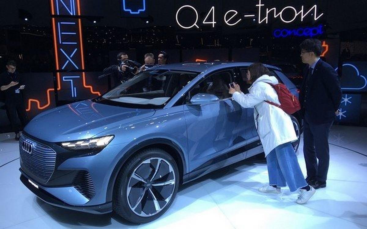 Audi Q4 E-tron concept blue angular right debuted