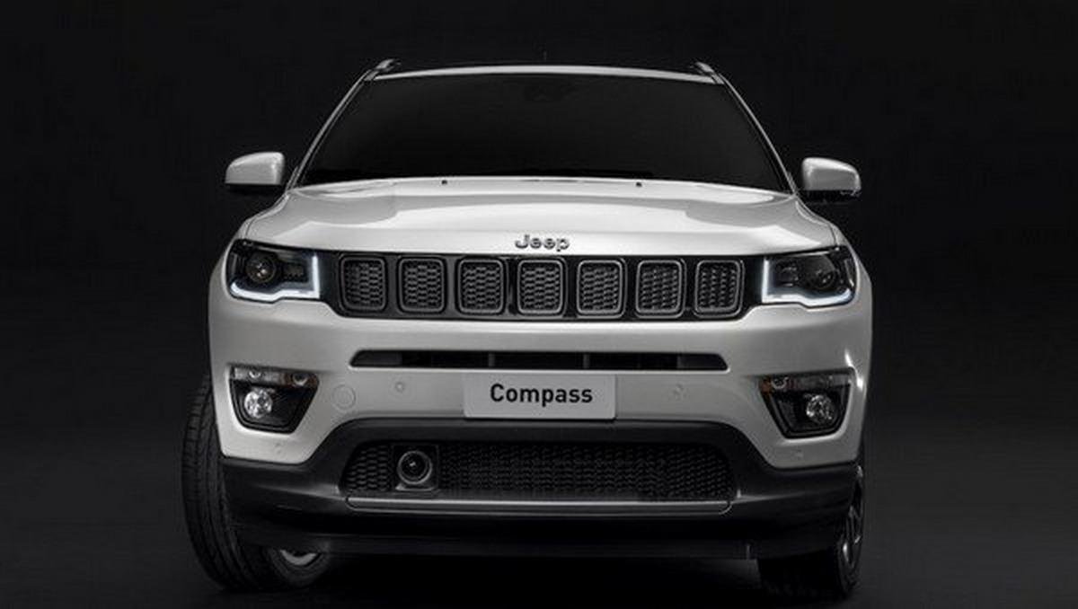 The Jeep Compass S direct front look