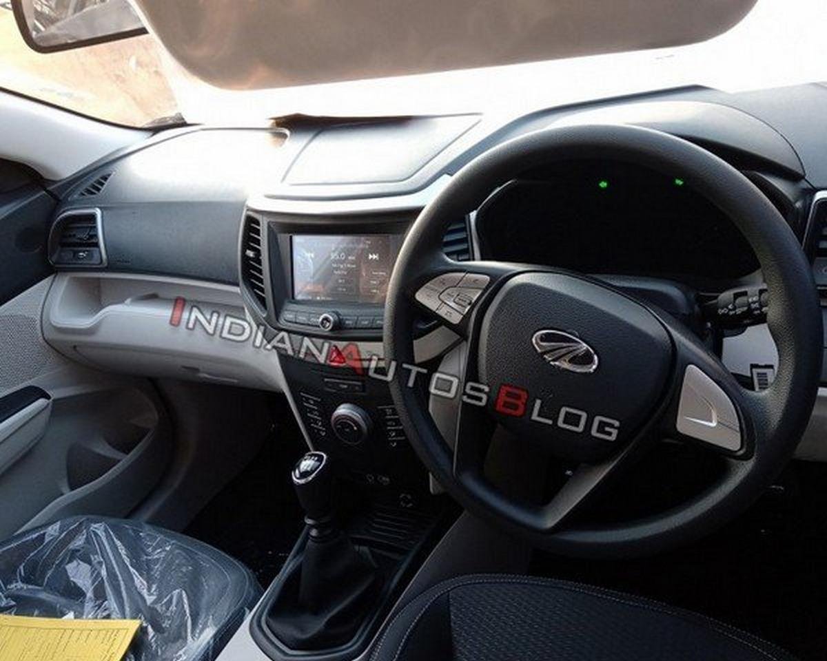 Mahndra XUV300 interior