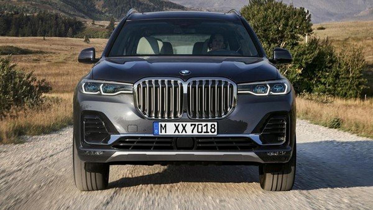 BMW X7, Front Angular Look