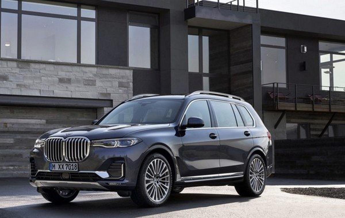 New BMW X7, front left side