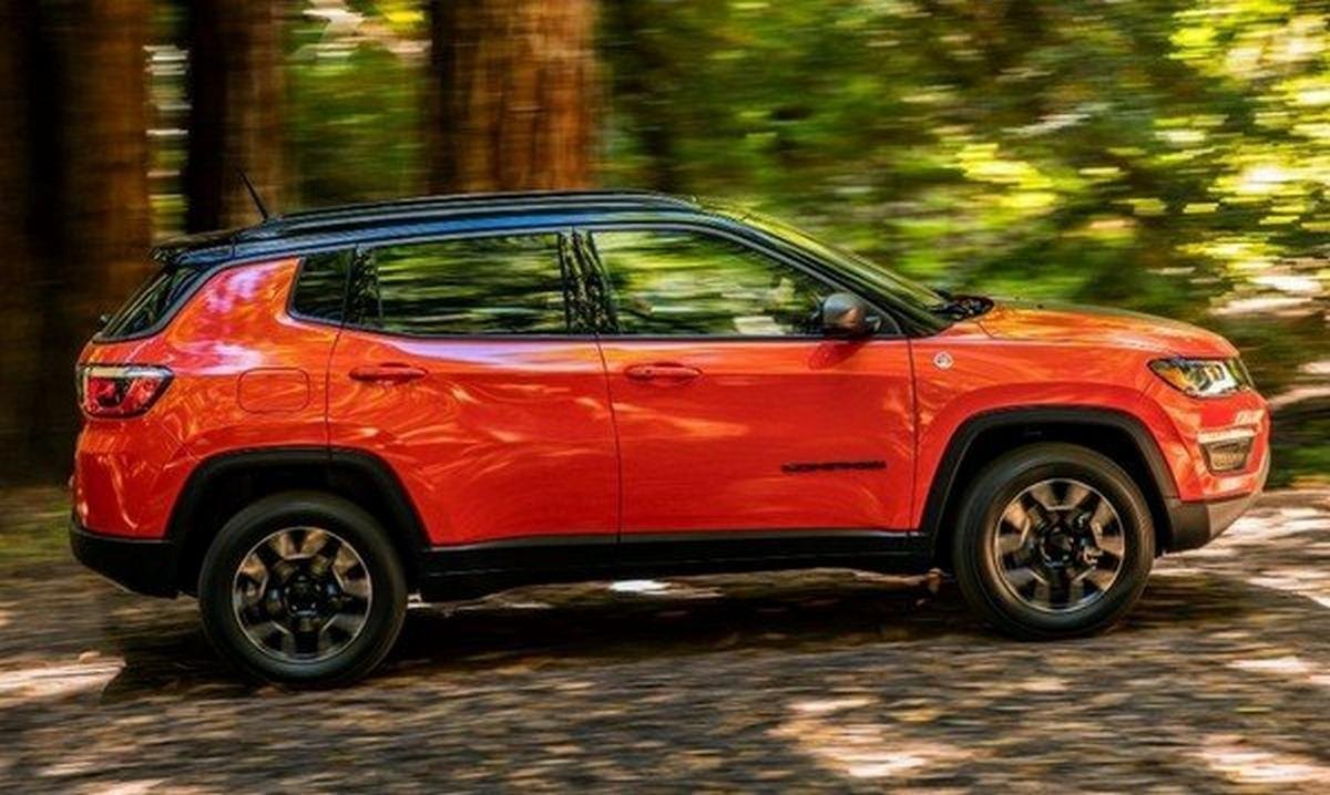 Jeep Compass Trailhawk, right angular look