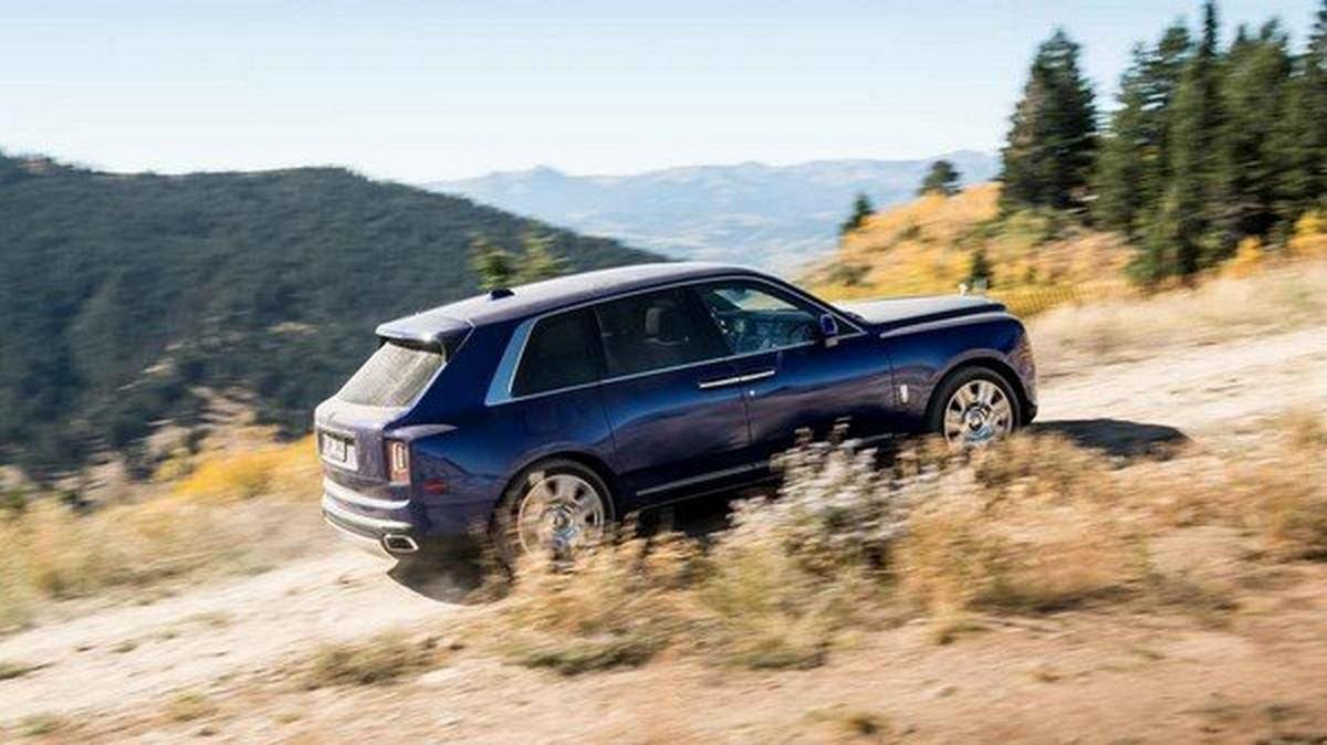 Rolls-Royce Cullinan, right angular look