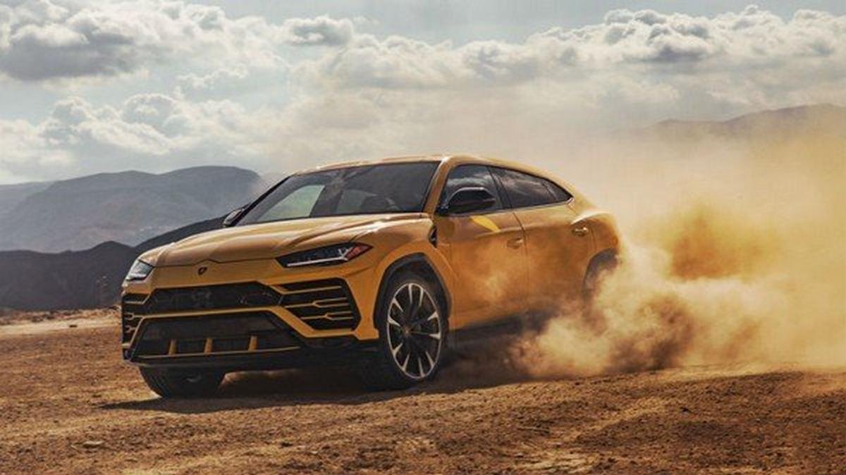 Lamborghini Urus, Yellow colour, front left side