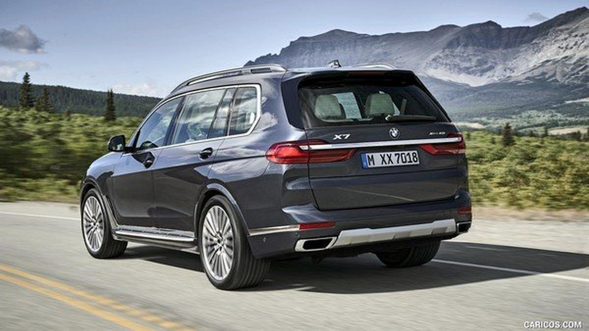 BMW X7 Rear Angular Look