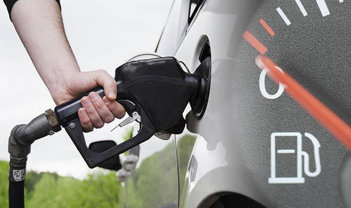 guy pumping gas into car and fuel metre