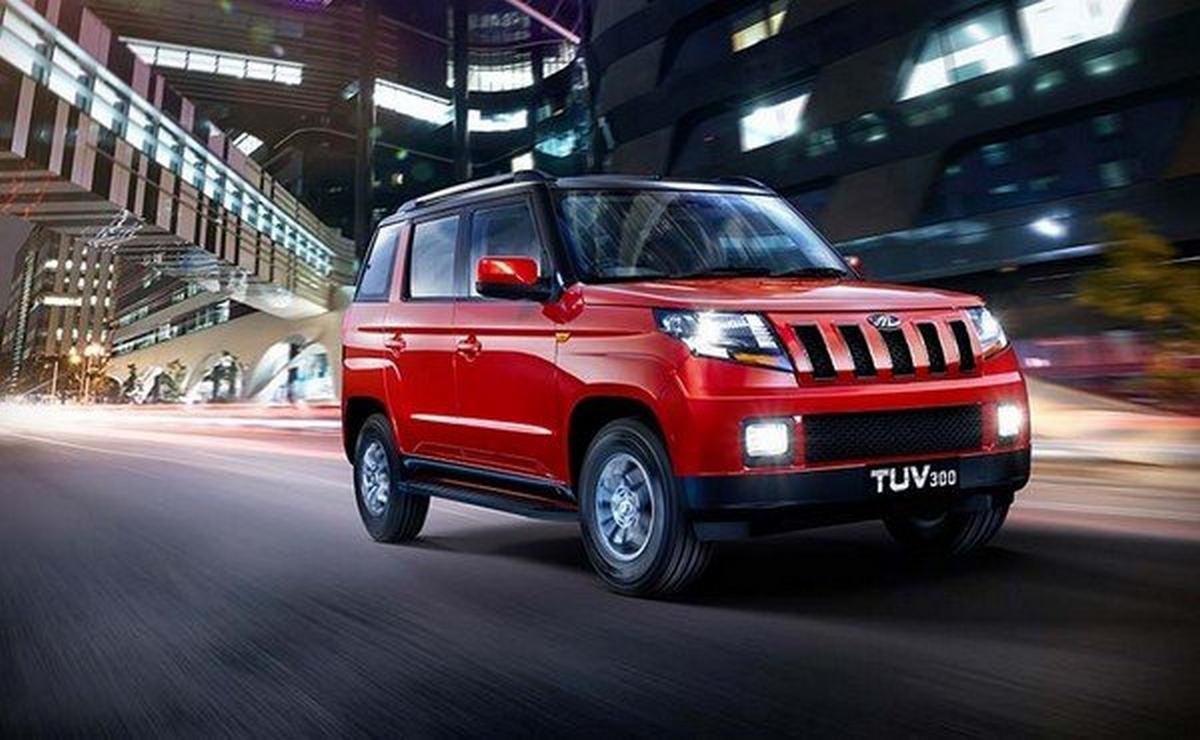 Mahindra TUV 300, red colour, front angular view