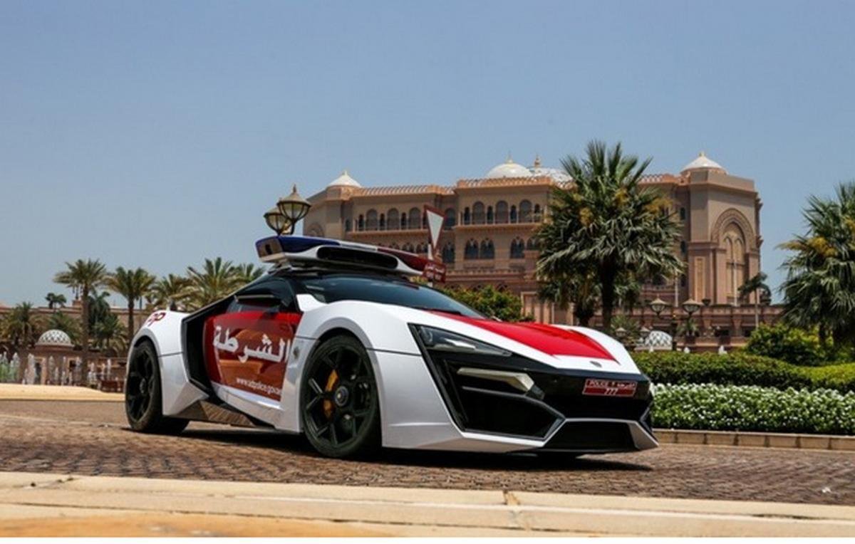 UAE Lykan HyperSport police car