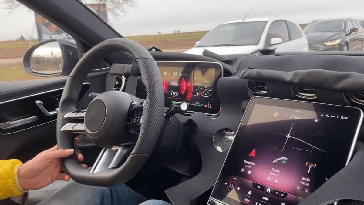 Mercedes-Benz-C-Class-cabin-look