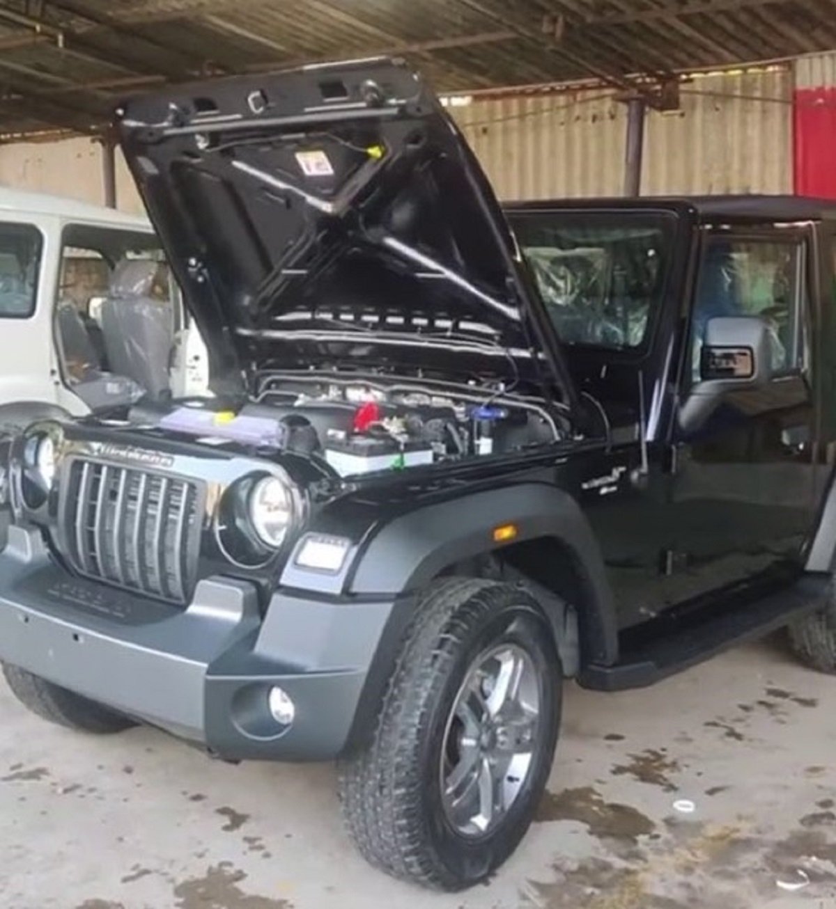 This New Mahindra Thar Gets Aftermarket Automatic Bonnet - VIDEO